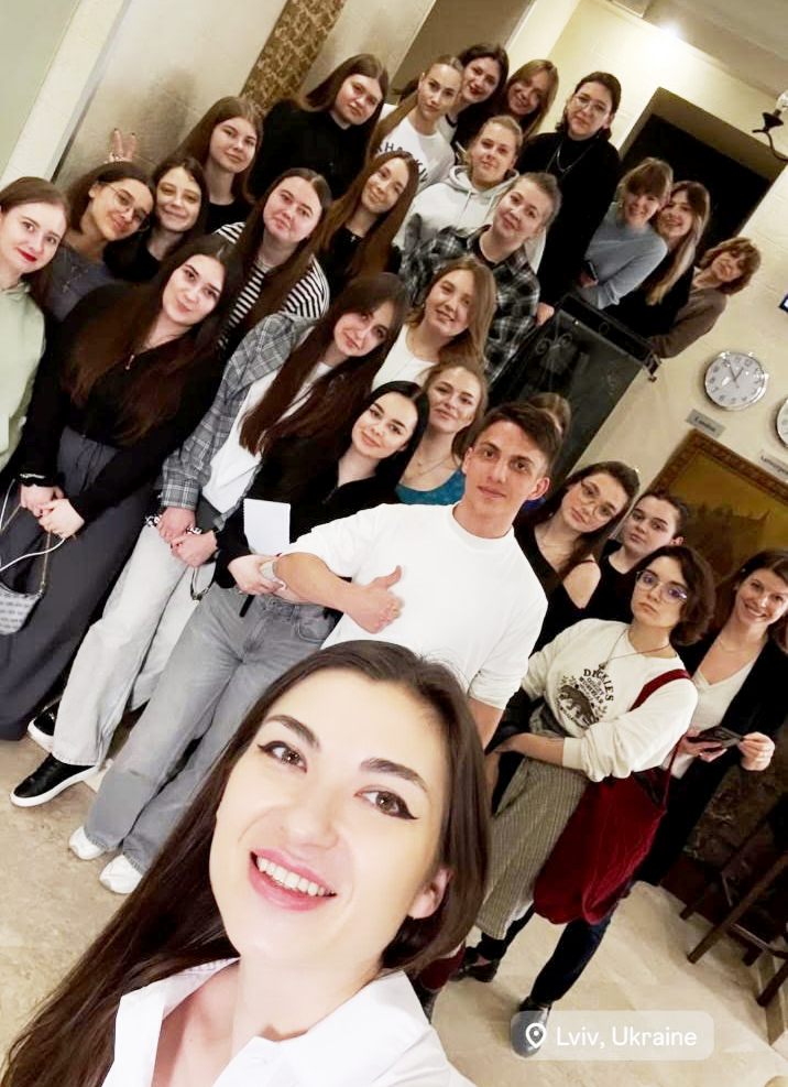  Спільне фото учасників тренінгу з його спікеркою - Іриною Сампан.jpg